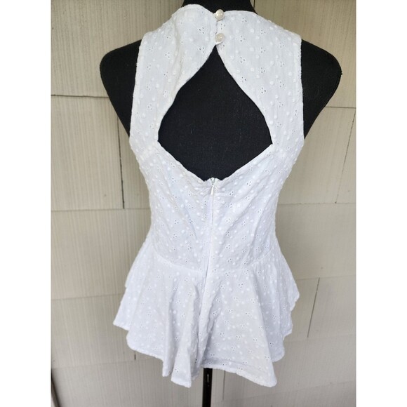 Kirra White Sleeveless Peplum Top Women's Size Medium M Blouse Cutout Back - Picture 3 of 6